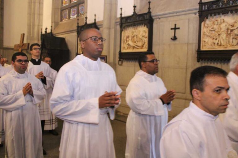 Di Conos Permanentes Ordenados Na Catedral De Petr Polis Diocese De