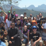 Grupo Jovem Adonai entregue brinquedos as crianças carentes da da Paroquia de São Pedro