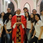 Jovens recebem sacramento da Crisma na Igreja do Sagrado em Petrópolis
