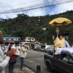 Santíssimo Sacramento percorre as ruas do bairro Meudon em Teresópolis