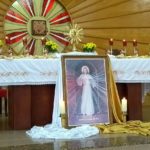 Adoração ao Santíssimo e o terço da Misericórdia na Paróquia do Meudon