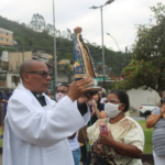 Imagem de Nossa Senhora Aparecida e colocada na Praça do Cemusa em Teresópolis