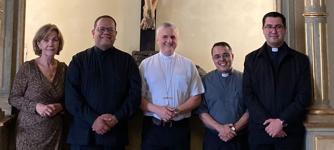 Padres da Diocese participam de reunião para criação da Comissão de Bens Culturais do Regional Leste 1