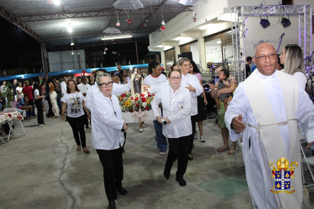 Paróquia Santa Teresinha celebra sua padroeira com missa solene presidida pelo Vigário Geral