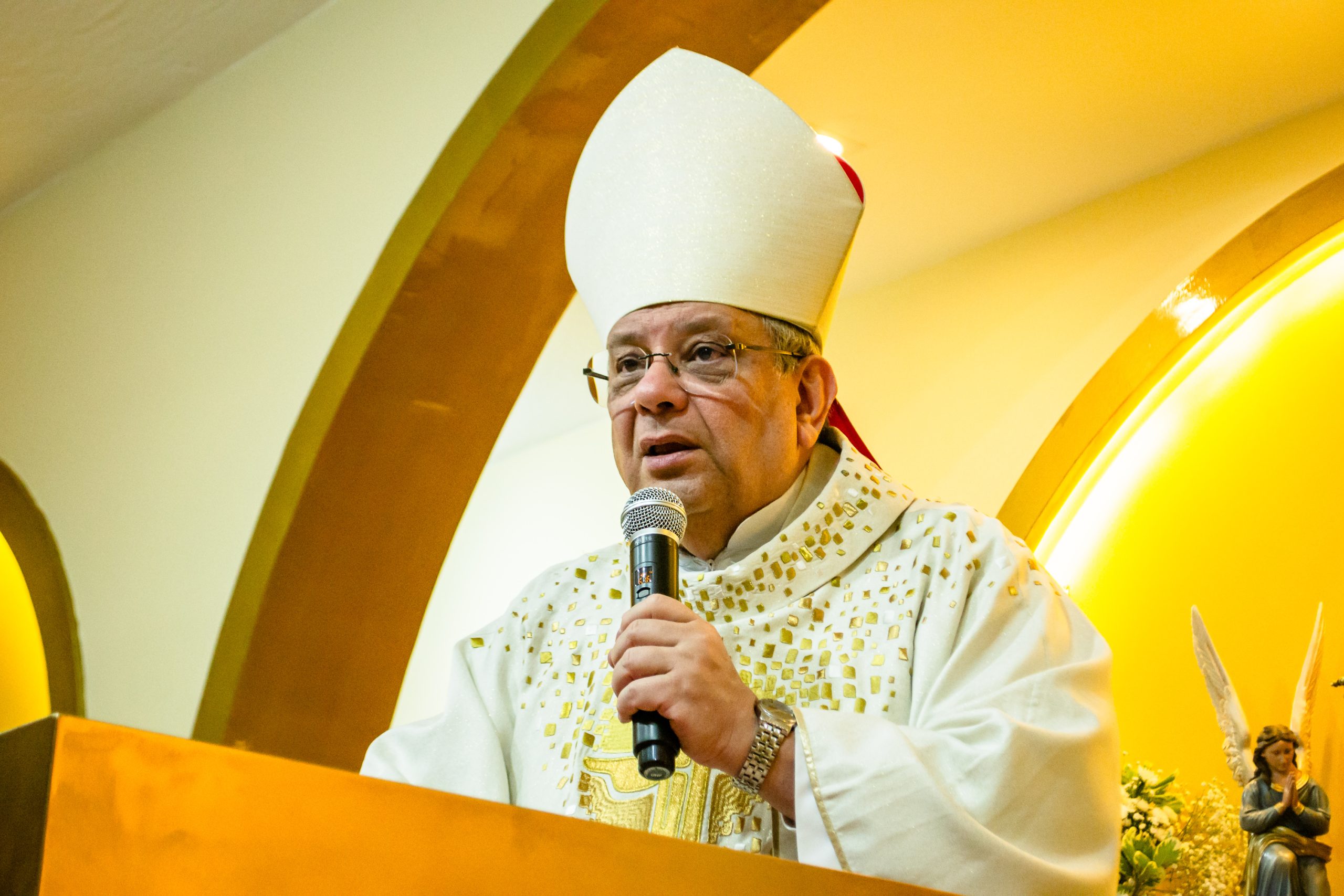 O Bispo diocesano Dom Joel Portella Amado durante Missa de reinauguração da Capela Santa Clara, na Paróquia São Judas Tadeu, Mosela - Petrópolis (RJ), 29/07/2024.