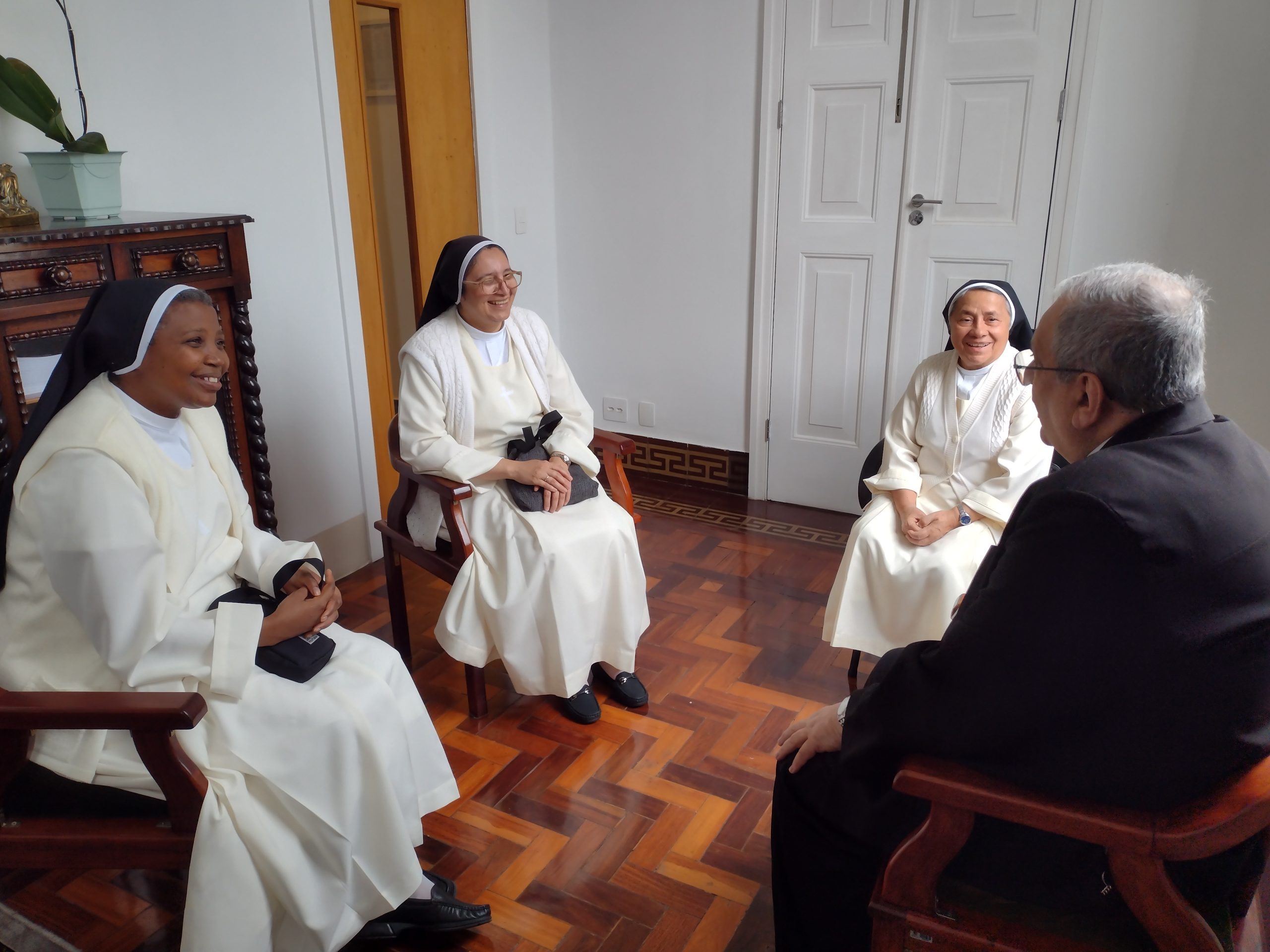 Dom Joel se encontra com Madre Yvette, Superiora Geral da Congregação das Irmãs Angélicas de São Paulo