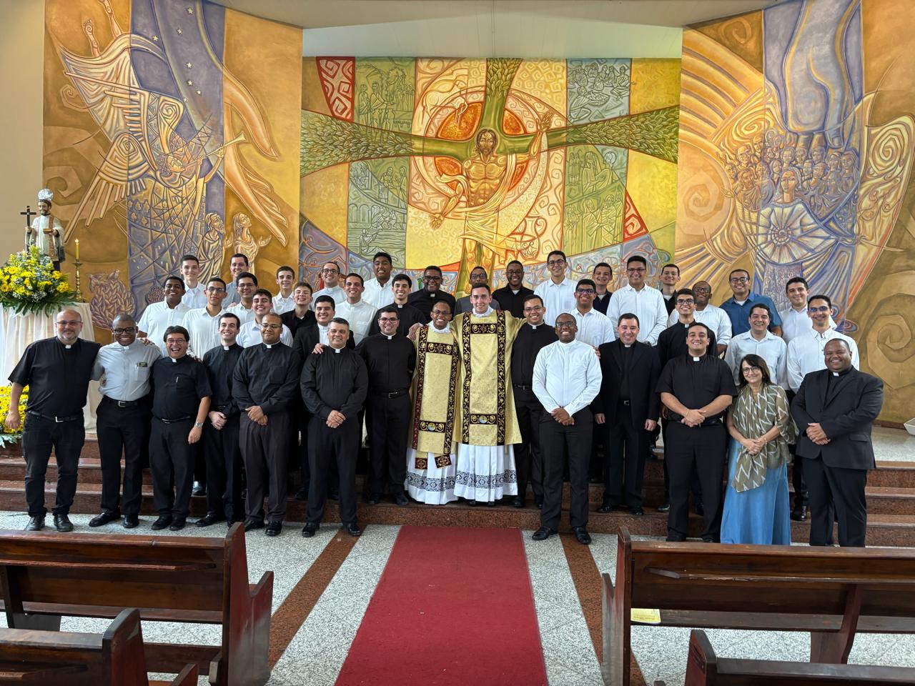 Seminaristas de Petrópolis participam da ordenação diaconal de Cássio e João Victor em Itaguaí