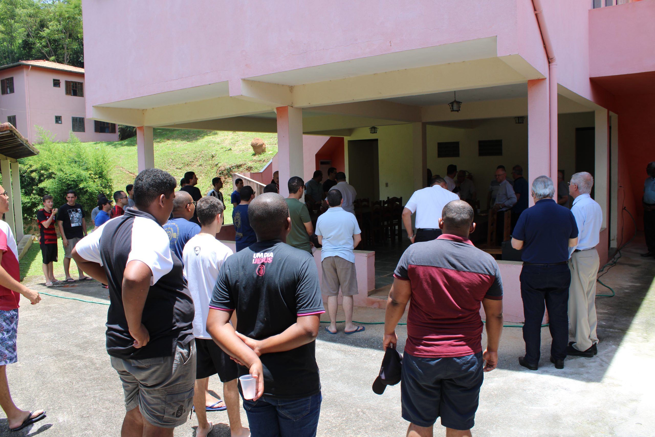 Seminaristas e padres realizam dia de confraternização no Sítio do Seminário