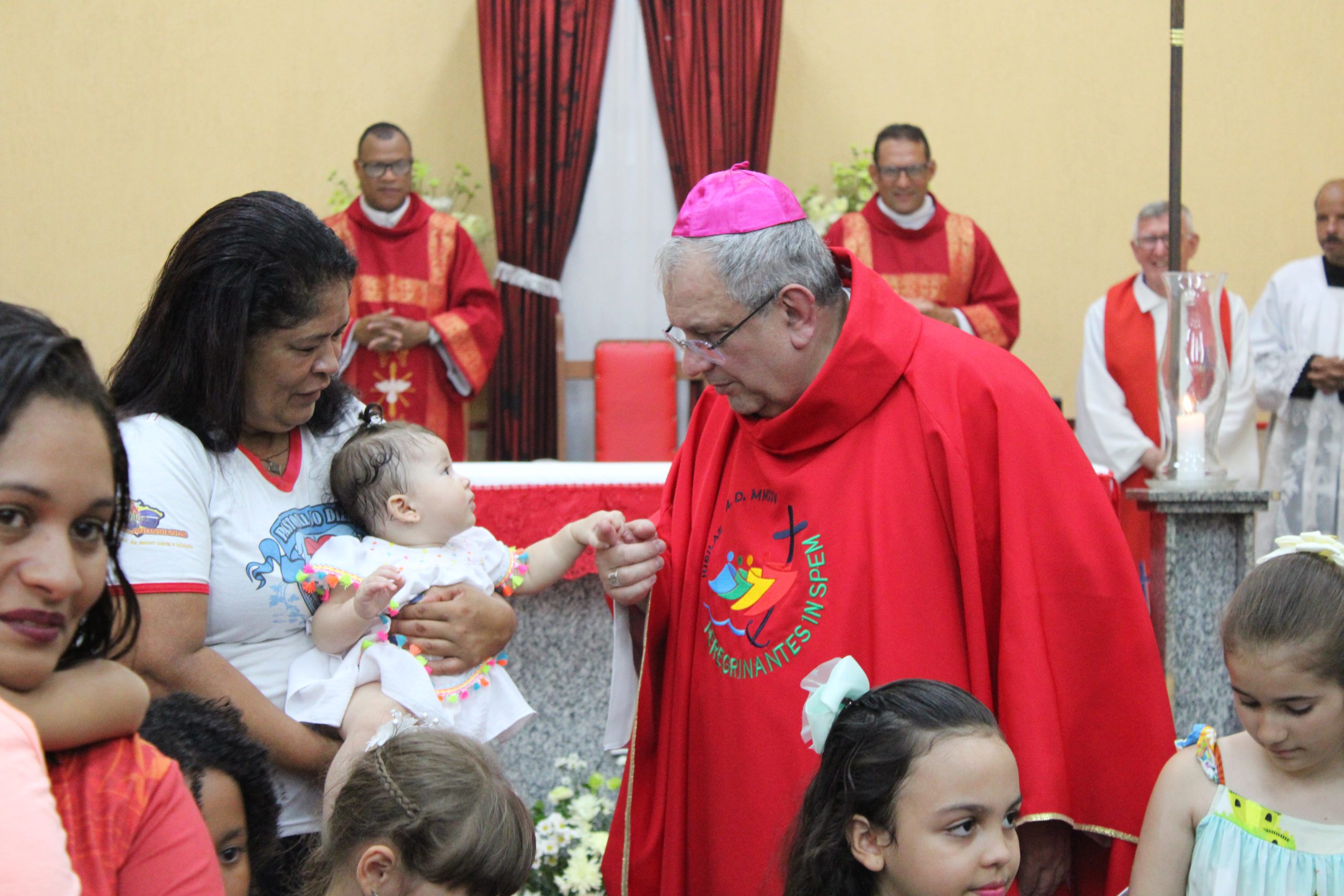 Dom Joel celebra aniversário de batismo na festa de São Sebastião