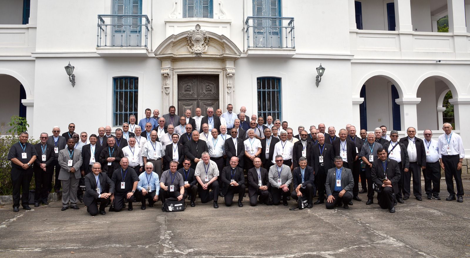 Dom Joel e Monsenhor José Maria no curso dos bispos promovido pela Arquidiocese do Rio