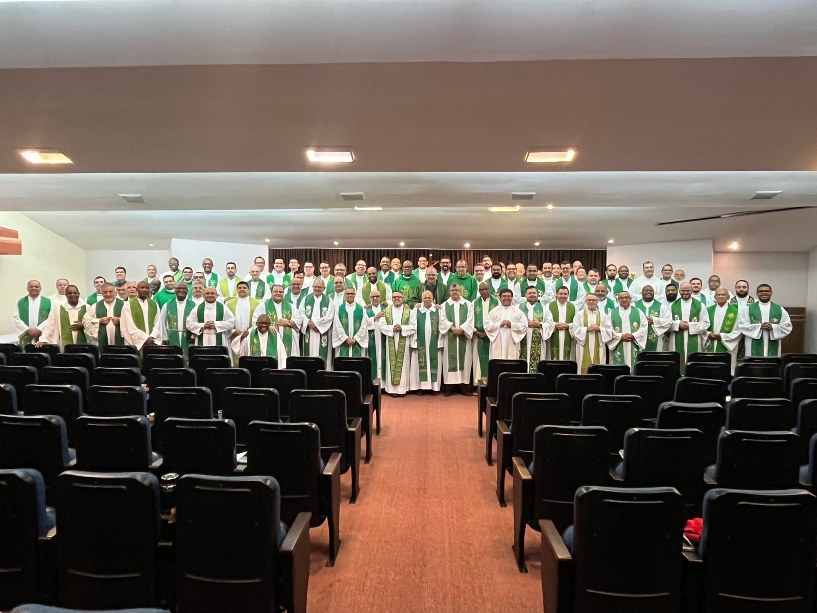 Clero Diocesano conclui curso de formação com missa e foto oficial