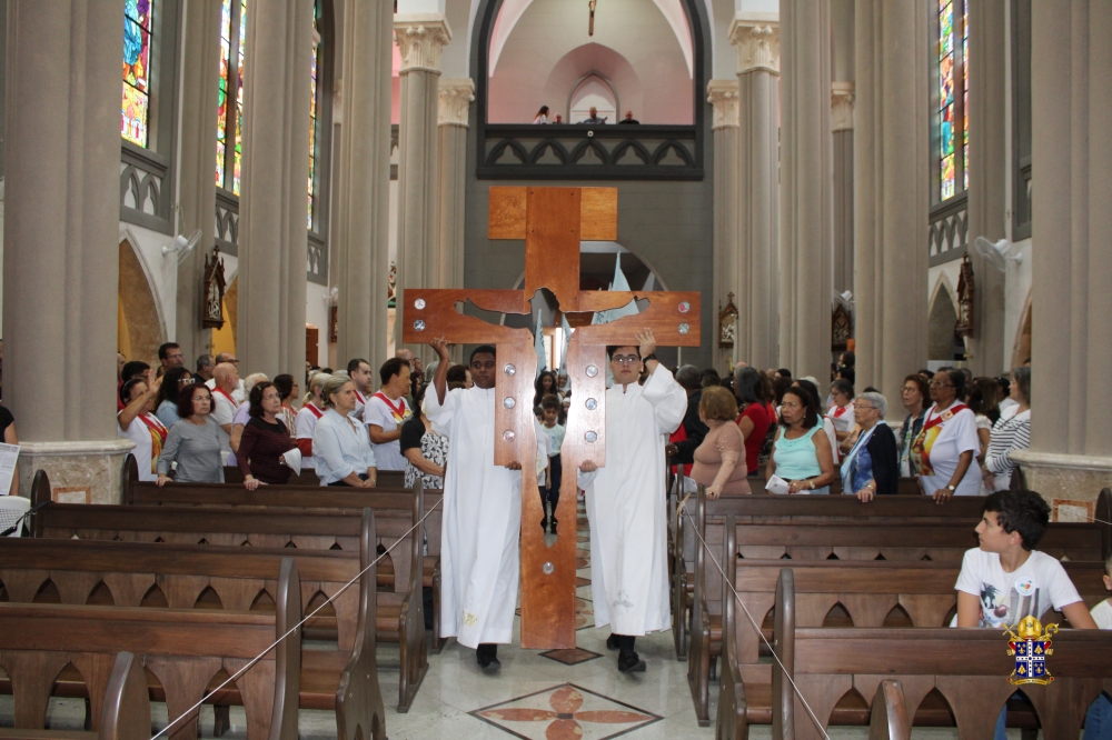 Cruz da Esperança na Igreja Jubilar Santa Teresa_Fotos Rogerio Tosta_Ascom Diocese de Petrópolis