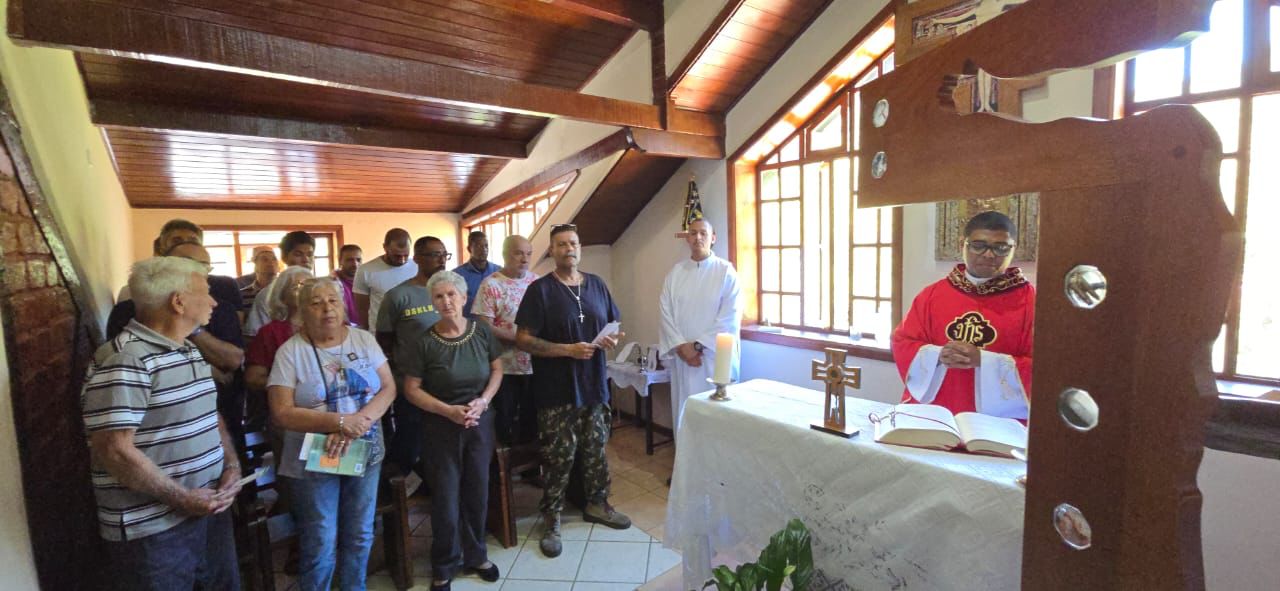 Cruz da Esperança visita Fazenda da Esperança Masculina em Teresópolis