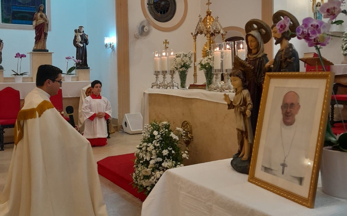 Paróquia São José de Itaipava realiza Hora Santa pela saúde do Papa Francisco