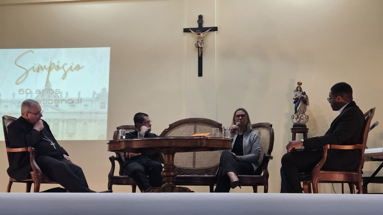 Seminário Diocesano realiza simpósio sobre Vaticano II com a presença do bispo diocesano