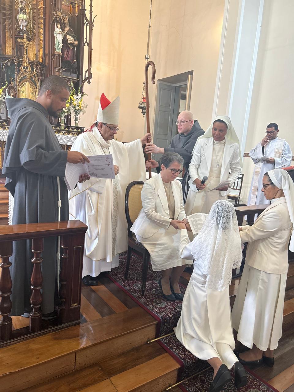 Irmã Aline França da Silva emite sua Primeira Profissão Religiosa na Congregação das Irmãs Franciscanas de Nossa Senhora do Amparo