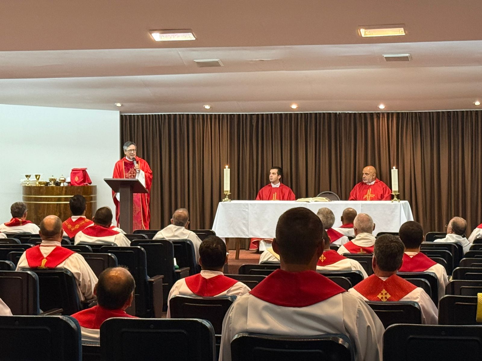 Clero da Diocese de Petrópolis conclui amanhã encontro de formação com foco no Concílio Vaticano II