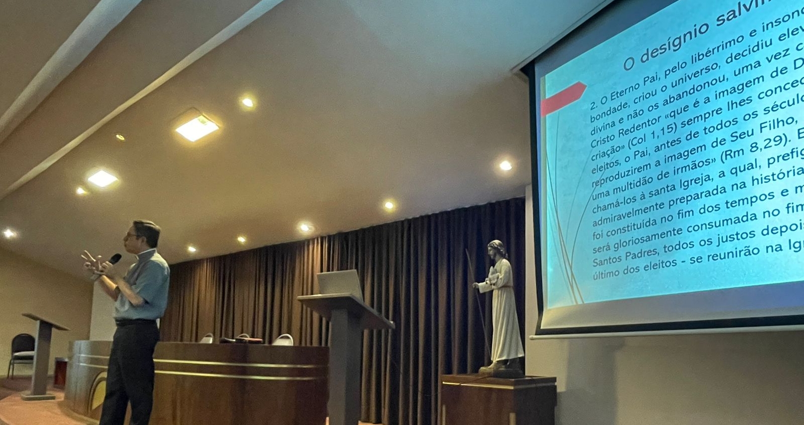 Clero da Diocese de Petrópolis se reúne em encontro formativo dentro das comemorações dos 80 anos da Diocese