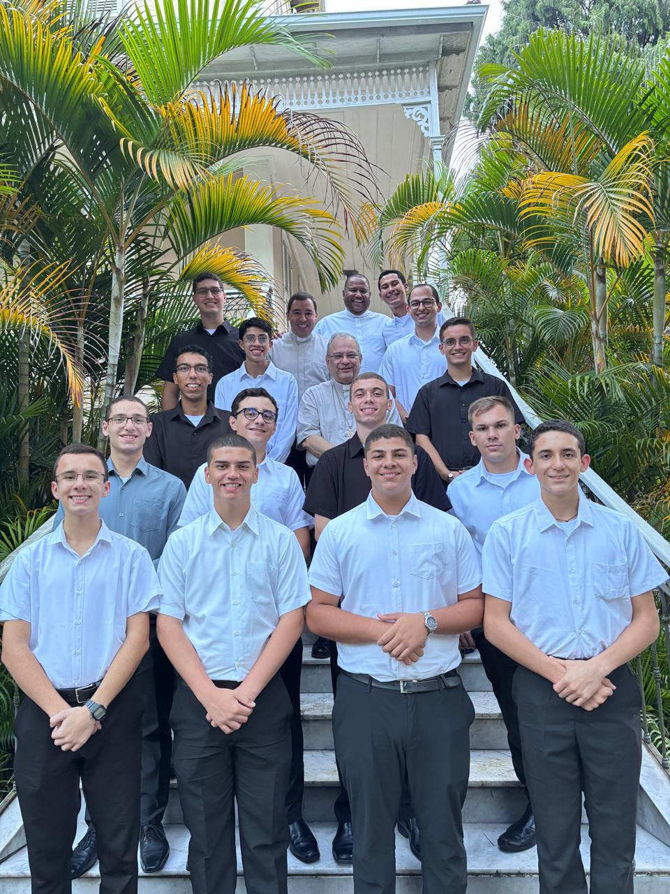 Dom Joel se reúne com os novos seminaristas de nossa Diocese