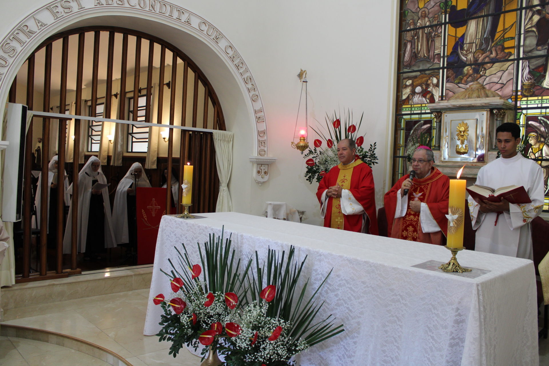 “O Espírito Santo sempre está presente e agindo em nossas vidas”, afirmou Dom Joel em missa no Carmelo do Espírito Santo, em Teresópolis