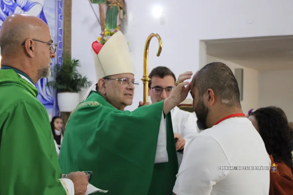 Crisma na Paróquia São Judas - Foto Ascom Diocese de Petrópolis