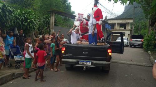 Paroquia Raiz da Serra e Irmas Dulcianas entrega brinquedos (10)