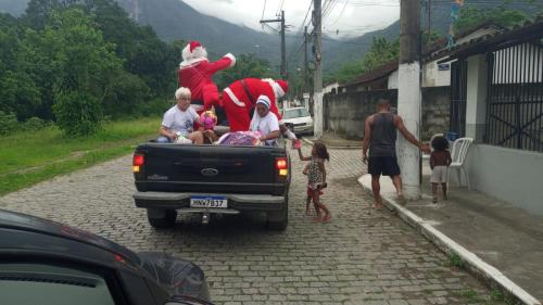 Paroquia Raiz da Serra e Irmas Dulcianas entrega brinquedos (11)