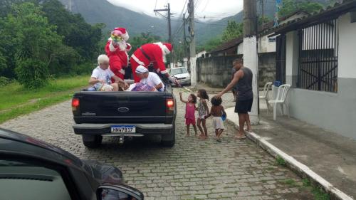 Paroquia Raiz da Serra e Irmas Dulcianas entrega brinquedos (13)