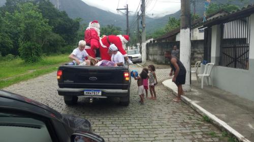 Paroquia Raiz da Serra e Irmas Dulcianas entrega brinquedos (14)