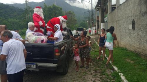 Paroquia Raiz da Serra e Irmas Dulcianas entrega brinquedos (15)