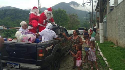 Paroquia Raiz da Serra e Irmas Dulcianas entrega brinquedos (17)