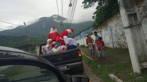 Paroquia Raiz da Serra e Irmas Dulcianas entrega brinquedos (20)