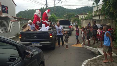 Paroquia Raiz da Serra e Irmas Dulcianas entrega brinquedos (21)