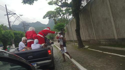 Paroquia Raiz da Serra e Irmas Dulcianas entrega brinquedos (24)