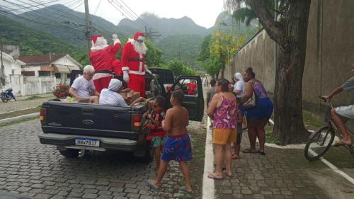 Paroquia Raiz da Serra e Irmas Dulcianas entrega brinquedos (27)