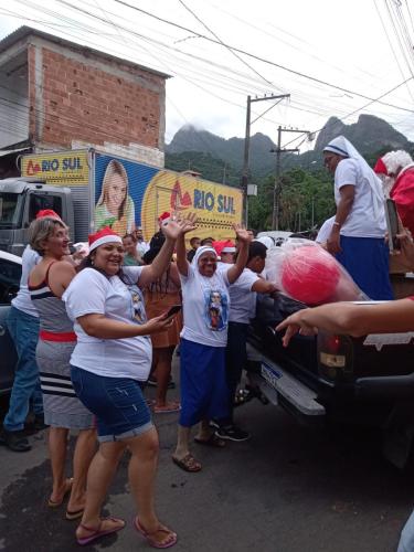 Paroquia Raiz da Serra e Irmas Dulcianas entrega brinquedos (3)