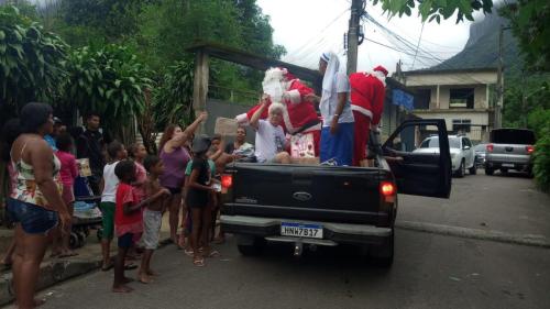 Paroquia Raiz da Serra e Irmas Dulcianas entrega brinquedos (8)