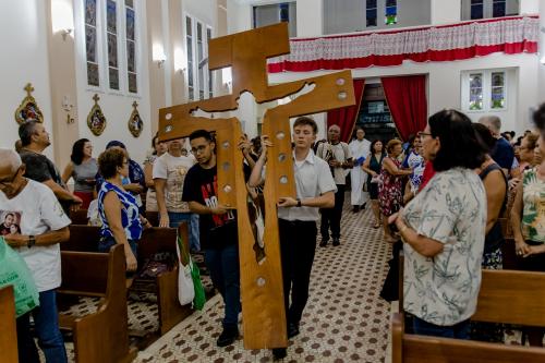 A Cruz da Esperança em sua peregrinação na Paróquia Nossa Senhora Aparecida em Piabetá_Foto Marcos Fabiano