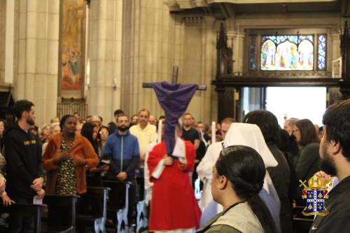 Celebração da Paixão do Senhor na Catedral de Petrópolis com Dom Joel_Foto Rogerio Tosta