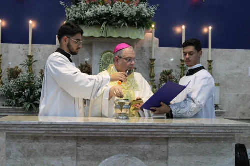 Dedicacao-do-altar-da-Igreja-Nossa-Senhora-das-Gracas-em-Parada-Modelo-102