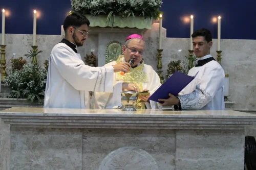 Dedicacao-do-altar-da-Igreja-Nossa-Senhora-das-Gracas-em-Parada-Modelo-104