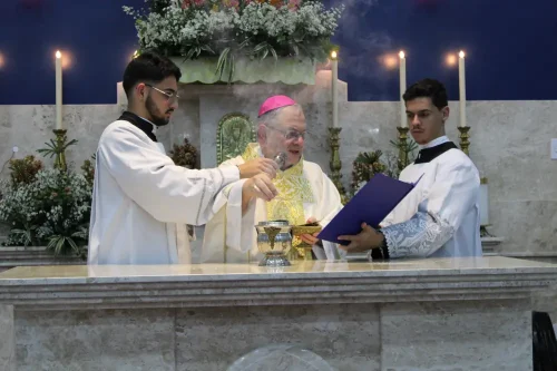 Dedicacao-do-altar-da-Igreja-Nossa-Senhora-das-Gracas-em-Parada-Modelo-105