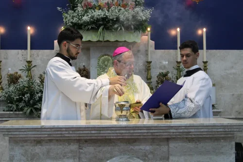 Dedicacao-do-altar-da-Igreja-Nossa-Senhora-das-Gracas-em-Parada-Modelo-106