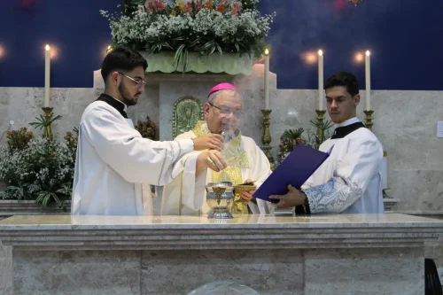 Dedicacao-do-altar-da-Igreja-Nossa-Senhora-das-Gracas-em-Parada-Modelo-108