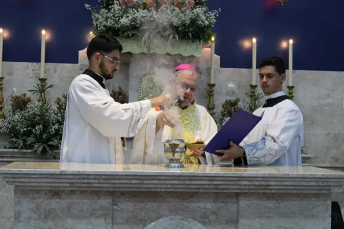 Dedicacao-do-altar-da-Igreja-Nossa-Senhora-das-Gracas-em-Parada-Modelo-109