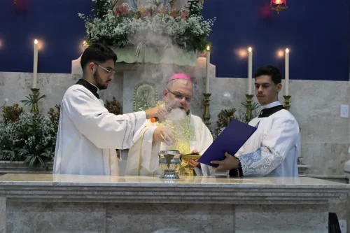 Dedicacao-do-altar-da-Igreja-Nossa-Senhora-das-Gracas-em-Parada-Modelo-110