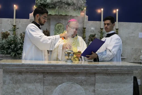 Dedicacao-do-altar-da-Igreja-Nossa-Senhora-das-Gracas-em-Parada-Modelo-111