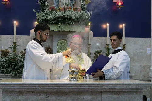 Dedicacao-do-altar-da-Igreja-Nossa-Senhora-das-Gracas-em-Parada-Modelo-112