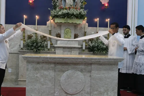 Dedicacao-do-altar-da-Igreja-Nossa-Senhora-das-Gracas-em-Parada-Modelo-114
