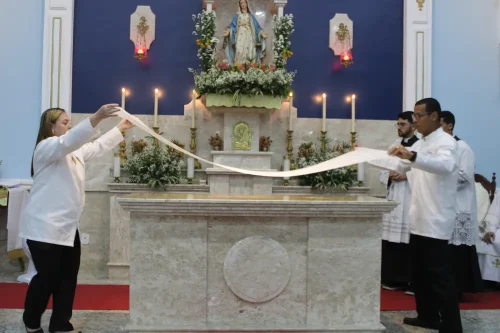 Dedicacao-do-altar-da-Igreja-Nossa-Senhora-das-Gracas-em-Parada-Modelo-115